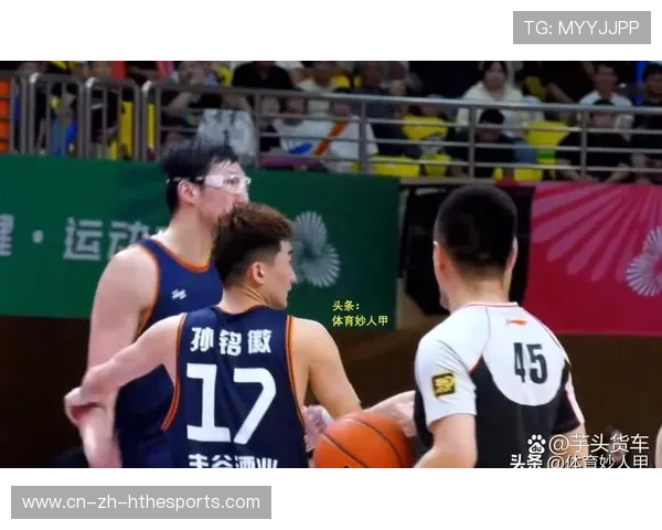 裁判争议判罚两队不满