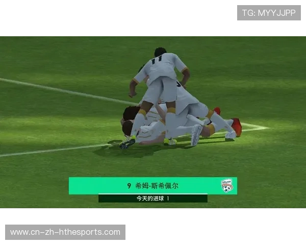 足球脚外侧传球惊艳全网：技术之美的极致演绎