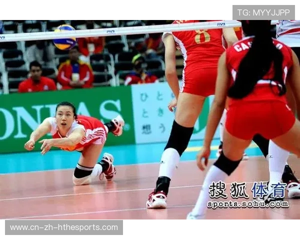 比赛现场：激烈冲刺、精彩救球瞬间集锦，救球砸到场外队员